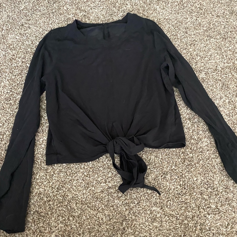 Lululemon crop tie front Long sleeve shirt